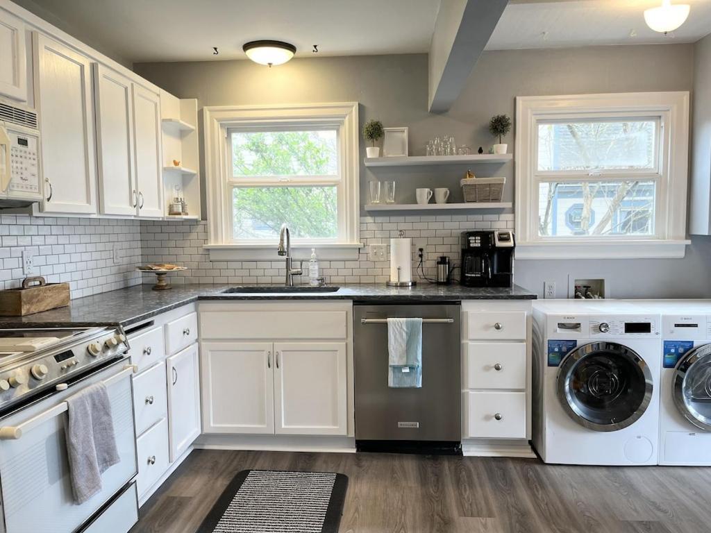 Modern 2 Bedroom Farmhouse Cottage With Hot Tub In Snohomish Esterno foto