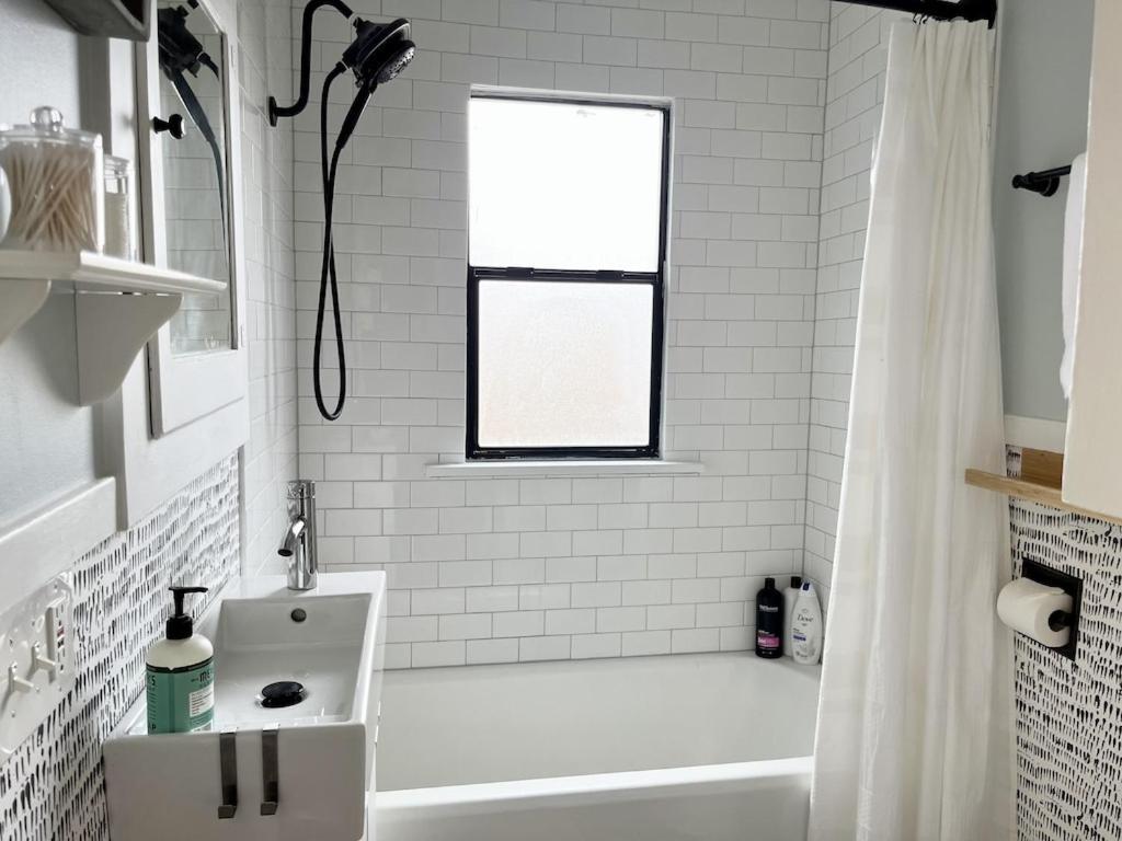 Modern 2 Bedroom Farmhouse Cottage With Hot Tub In Snohomish Esterno foto
