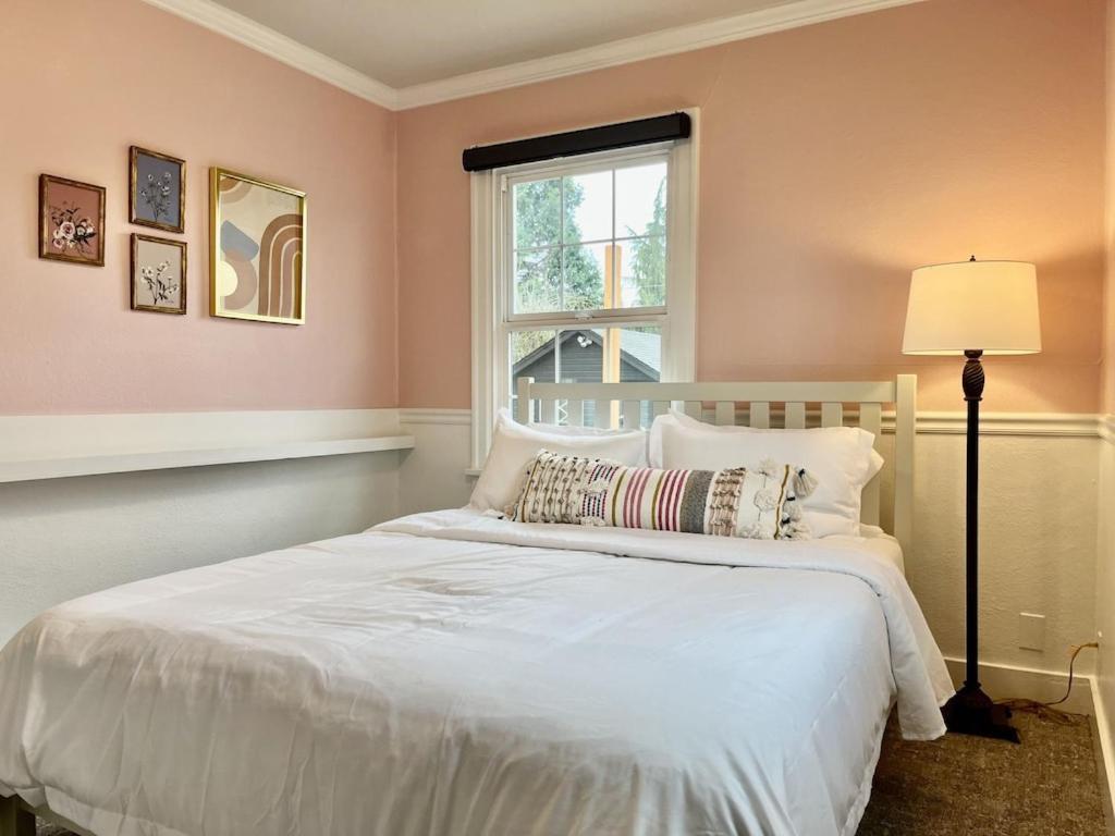 Modern 2 Bedroom Farmhouse Cottage With Hot Tub In Snohomish Esterno foto